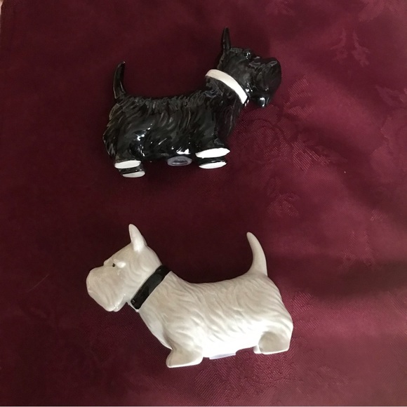 Scottie dogs Kissing dog salt and pepper shakers Black and white - Picture 8 of 10